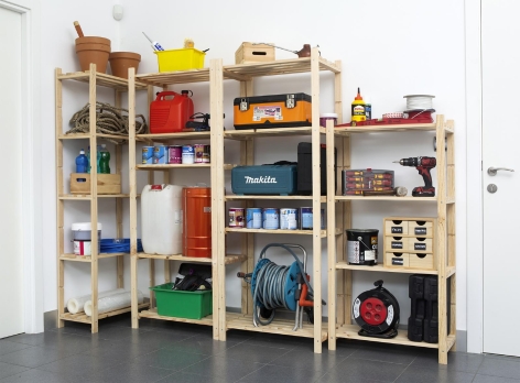 SCAFFALE
CON 3 RIPIANI REGOLABILI IN LEGNO DI PINO