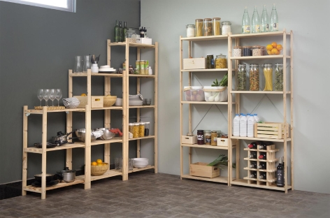SCAFFALE
CON 3 RIPIANI REGOLABILI IN LEGNO DI PINO